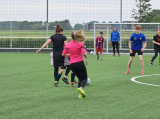 Laatste training S.K.N.W.K. JO11-1JM (partijtje tegen de ouders) van maandag 27 mei 2024 (46/137)